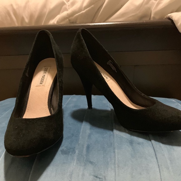 Steve Madden sz 9 black, round toe heels - Picture 2 of 5